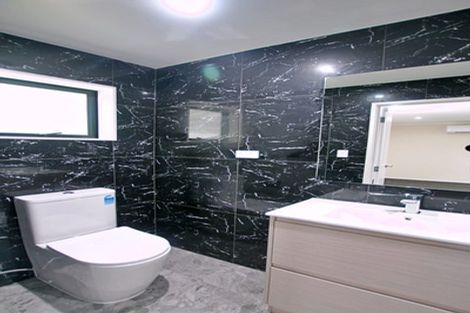 Photo of property in 7a Edwards Avenue, Henderson, Auckland, 0610