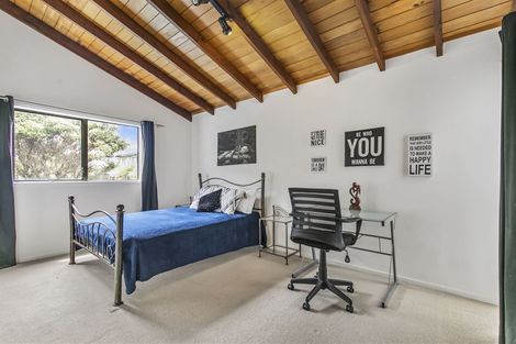 Photo of property in 1/22 Bronzewing Terrace, Unsworth Heights, Auckland, 0632