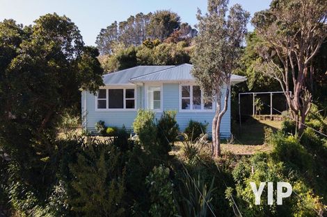 Photo of property in 58 Kenmore Street, Newlands, Wellington, 6037