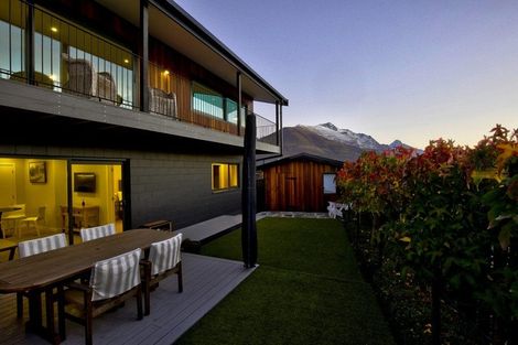 Photo of property in 18 Poplar Drive, Kelvin Heights, Queenstown, 9300
