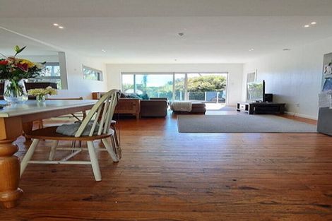 Photo of property in 32 Domain Crescent, Muriwai, Waimauku, 0881