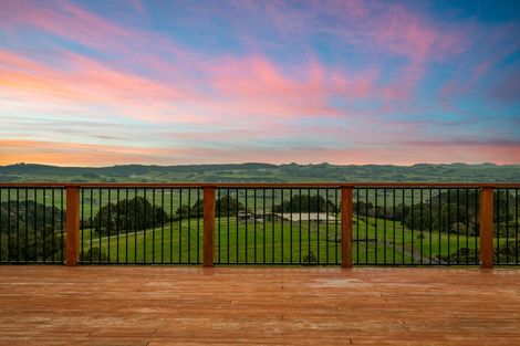 Photo of property in 511 Kiwitahi Road, Helensville, 0875