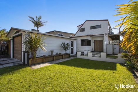 Photo of property in 28 Ocean View Road, Waihi Beach, 3611