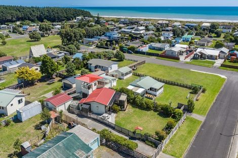 Photo of property in 5 Takitimu Street, Waitarere Beach, Levin, 5510