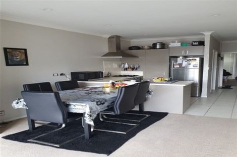 Photo of property in 11d Clearwater Cove, West Harbour, Auckland, 0618