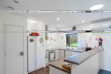 Photo of property in 2/9 Ridgewood Crescent, Birkenhead, Auckland, 0626