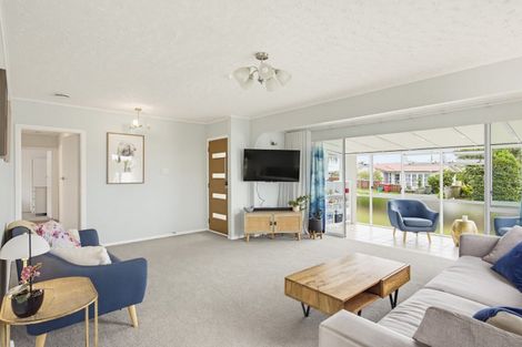 Photo of property in 22 Gray Avenue, Paraparaumu Beach, Paraparaumu, 5032