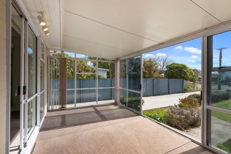 Photo of property in 16 Coopers Road, Dallington, Christchurch, 8061