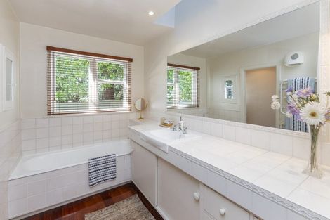 Photo of property in 48 Memorial Avenue, Ilam, Christchurch, 8053