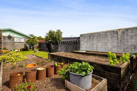 Photo of property in 16 Karaka Street, Inglewood, 4330