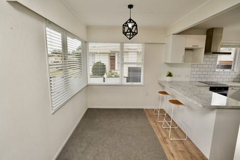 Photo of property in 6 Sutherland Crescent, Westbrook, Palmerston North, 4412