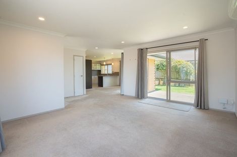 Photo of property in 33 Thomas Moore Place, Pukekohe, 2120