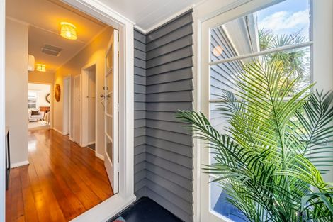 Photo of property in 11 Terawhiti Terrace, Karori, Wellington, 6012