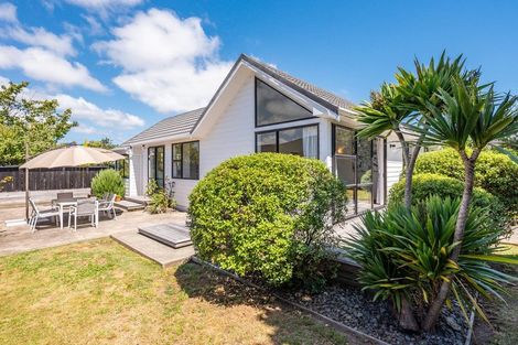 Photo of property in 25 Cedar Drive, Paraparaumu Beach, Paraparaumu, 5032