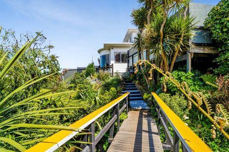 Photo of property in 11 Dieffenbach Street, Opunake, 4616