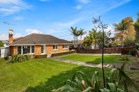 Photo of property in 12 Toru Street, Te Atatu Peninsula, Auckland, 0610