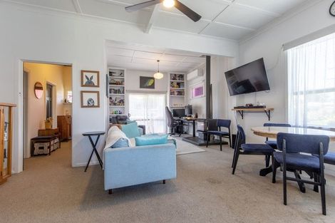 Photo of property in 15 Waverley Street, Waipawa, 4210