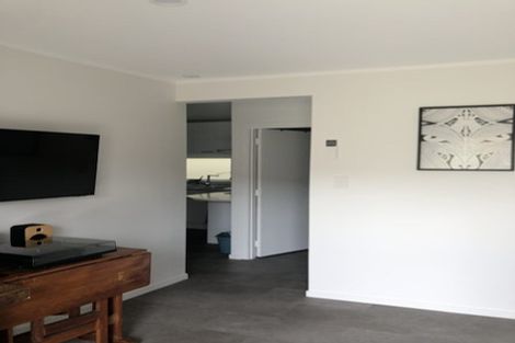 Photo of property in 3b Edgerton Road, Te Atatu Peninsula, Auckland, 0610