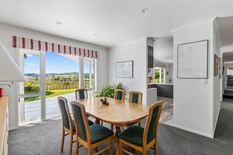 Photo of property in 85 Whangaparaoa Road, Red Beach, 0932