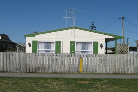 Photo of property in 37 Koputara Road, Himatangi Beach, Foxton, 4891