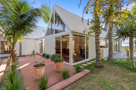 Photo of property in 25 Oakpark Place, West Harbour, Auckland, 0618