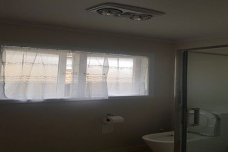 Photo of property in 28 Camellia Place, Mount Roskill, Auckland, 1041