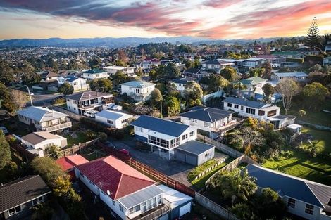 Photo of property in 73 Waimumu Road, Massey, Auckland, 0614