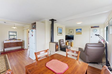 Photo of property in 3 Toi Street, Otaki Beach, Otaki, 5512