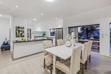 Photo of property in 127 Vaughans Road, Okura, Albany, 0792