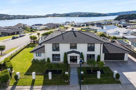 Photo of property in 88 Queen Charlotte Drive, Aotea, Porirua, 5024