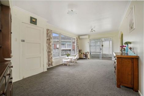 Photo of property in 8 Robert Grigg Place, Hamilton East, Hamilton, 3216