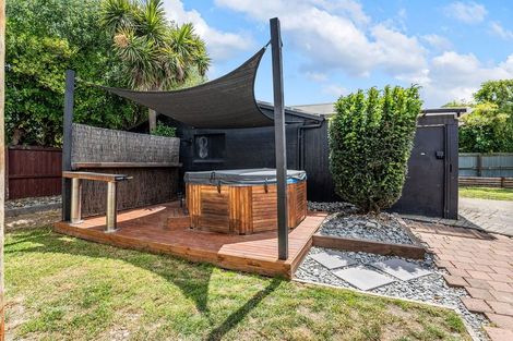 Photo of property in 16 Sandra Street, South New Brighton, Christchurch, 8062