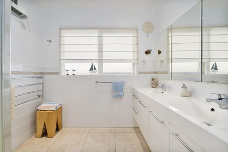 Photo of property in 51 Spence Road, Henderson, Auckland, 0612