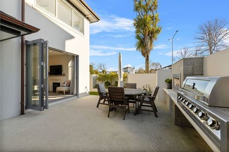 Photo of property in 1/52 Fendalton Road, Fendalton, Christchurch, 8014