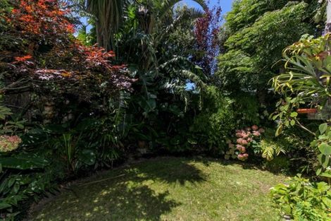 Photo of property in 65 Paynters Avenue, Strandon, New Plymouth, 4312