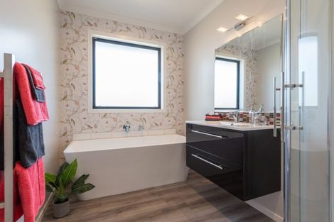 Photo of property in 16 Takahe Drive, Paraparaumu Beach, Paraparaumu, 5032