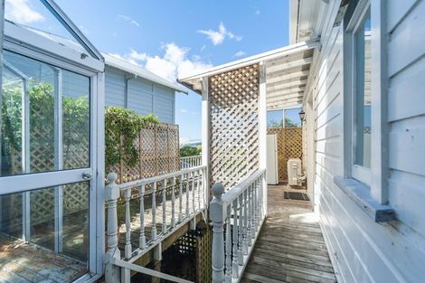 Photo of property in 80 Kelburn Parade, Kelburn, Wellington, 6012