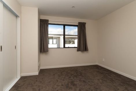 Photo of property in 2/86 Fred Taylor Drive, Westgate, Auckland, 0814