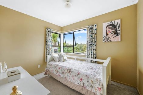 Photo of property in 2/109 Athena Drive, Totara Vale, Auckland, 0629