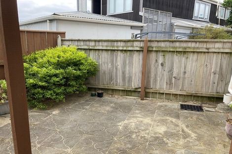 Photo of property in 2/100 Lyall Parade, Lyall Bay, Wellington, 6022