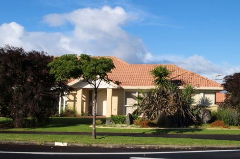 Photo of property in 117 Golfland Drive, Golflands, Auckland, 2013