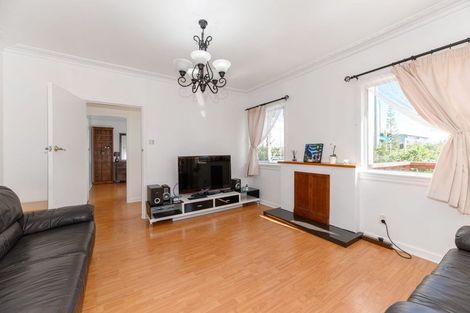 Photo of property in 1/18 Northcote Road, Takapuna, Auckland, 0622