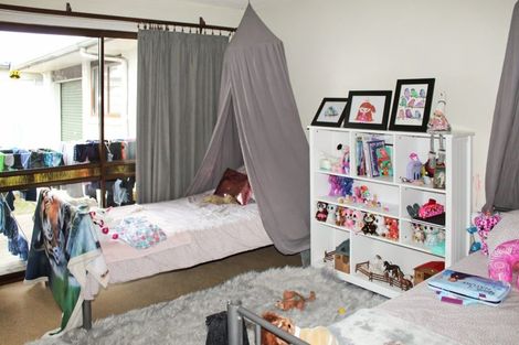 Photo of property in 43 Geraldine Crescent, Cloverlea, Palmerston North, 4412