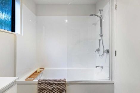 Photo of property in 17b Wynyard Crescent, Fernhill, Queenstown, 9300