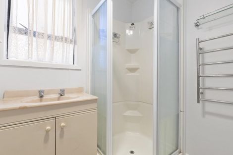 Photo of property in 37 Torino Street, Point England, Auckland, 1072