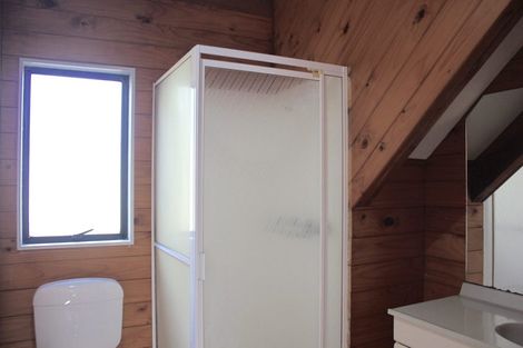 Photo of property in 17 Hutchinson Avenue, New Lynn, Auckland, 0600