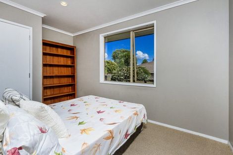 Photo of property in 5 Sunvista Avenue, Oteha, Auckland, 0632