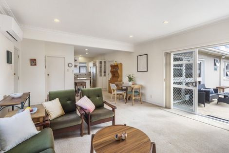 Photo of property in 1/137 Shakespeare Road, Milford, Auckland, 0620
