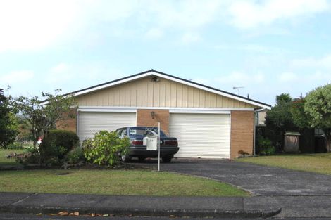 Photo of property in 33 Manhattan Heights, Glendene, Auckland, 0602