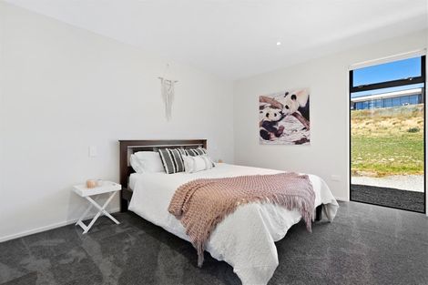 Photo of property in 18 Sapphire Spring Rise, Wanaka, 9305